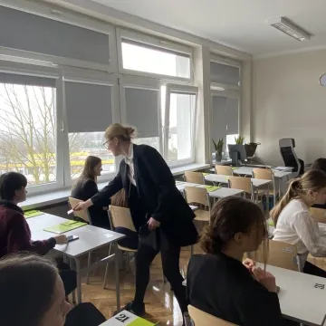 Uczniowie z powiatu radomszczańskiego zmierzyli się z twórczością Wisławy Szymborskiej w I LO w Radomsku