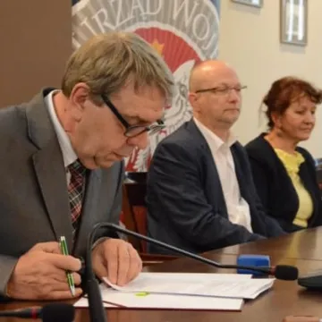 Umowy na remonty dróg w Radomsku i powiecie podpisane 