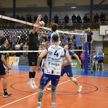 Czwarty tie-break z rzędu. Bugaj Volley Radomsko ulega Chełmcowi