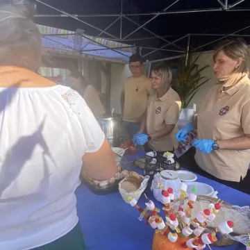 Kietlin świętował przy stole i na zjeżdżalni