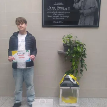 III miejsce dla Michała Natkańczyka za grę edukacyjną „Al(e)Chemia!”