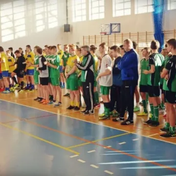 Młodzi piłkarze walczą o puchary