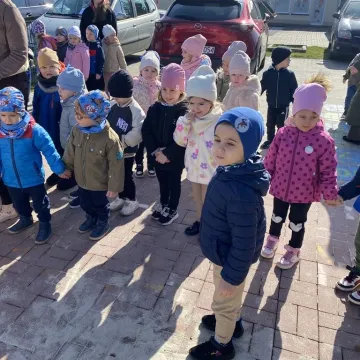 Zajączek ukrył się w PP nr 5 w Radomsku. Dzieci ruszyły na poszukiwania