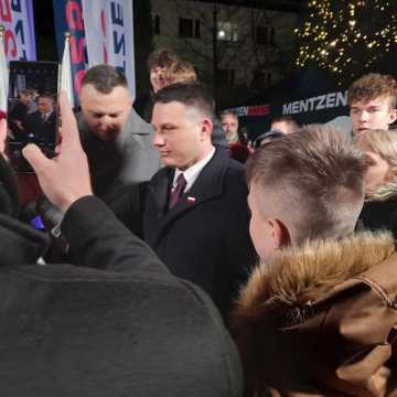 [WIDEO] Tak dla prostych podatków. Nie dla imigracji. Sławomir Mentzen pojawił się w Radomsku