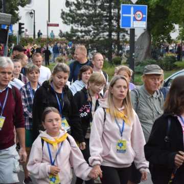 Podróż wiary. Pielgrzymi z Radomska w drodze na Jasną Górę