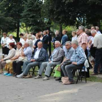 Patriotyczne pieśni w parku Świętojańskim