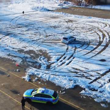 Pierwsza zima za kierownicą. Edukacyjna akcja policji w Radomsku