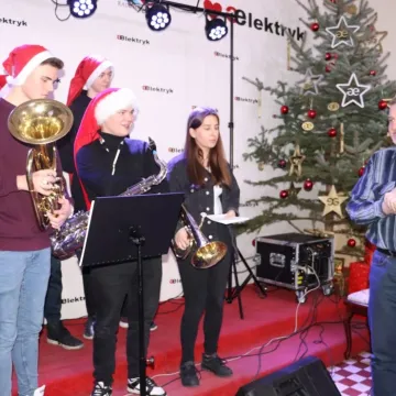 Elektryk - przy dźwiękach skrzypiec, janczarów i trąbek