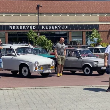 Auto - Moto Weteran 6.  W Radomsku zaparkowały motoryzacyjne legendy