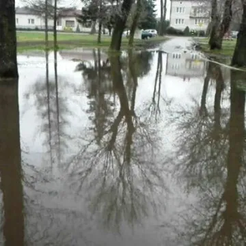 Na cmentarz pontonem?