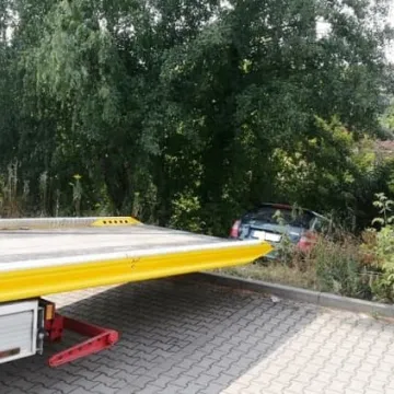 Wjechał do Radomki. Kierowca zasłabł za kierownicą