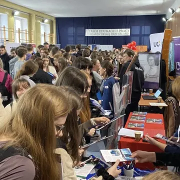 Tłumy maturzystów na targach w II LO w Radomsku