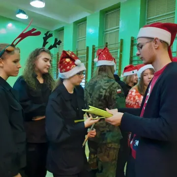 Kamieńsk: Święty Mikołaj też świeci przykładem