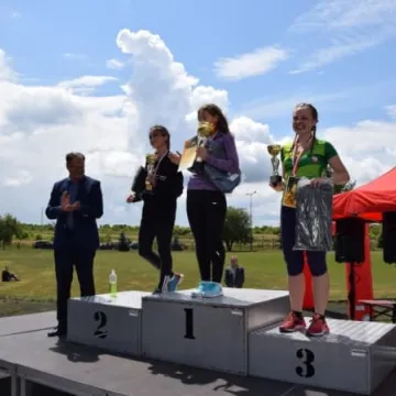 Pobiegli w memoriale 