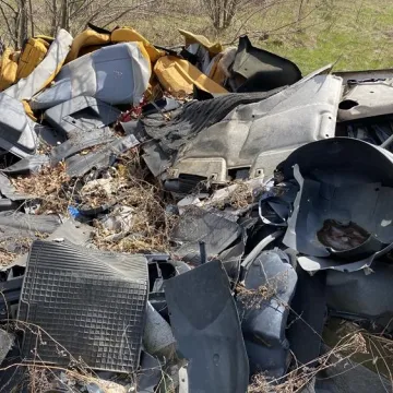 Gm. Gomunice: składowisko odpadów „wyrosło” nieopodal lasu