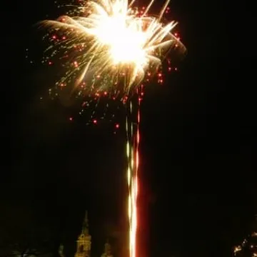 Noworoczne fajerweki na placu 3 Maja