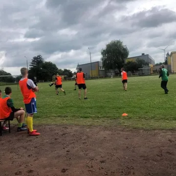 W szkole w Dobryszycach nauczyciele zagrali z uczniami