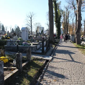 Uroczystość Wszystkich Świętych. Cmentarz Stary w Radomsku