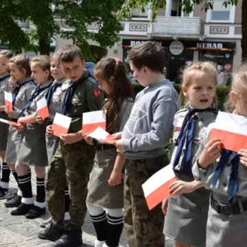 Dzień Flagi z harcerzami