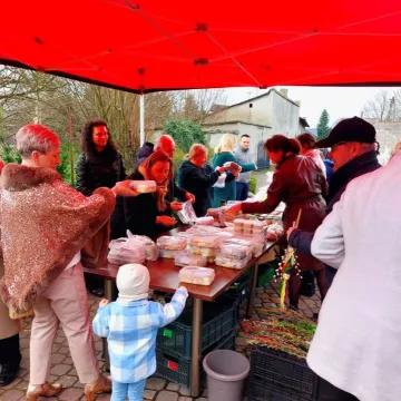 Wielkanocny kiermasz szkolny społeczności PSP nr 8