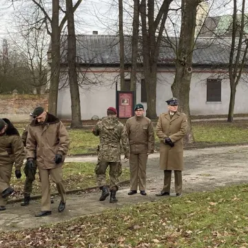 Kwiaty w rocznicę wyzwolenia Radomska