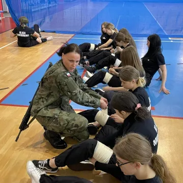 Uczniowie klas mundurowych z Radomska uczestniczyli w manewrach WOT