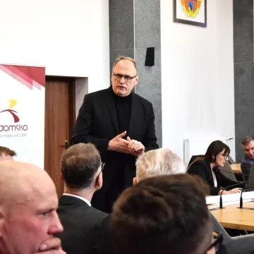 Wymysłówek. Co tam się zadzieje? Plaża miejska, sezonowe baseny, domki dla seniorów...