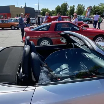 Auto - Moto Weteran 6.  W Radomsku zaparkowały motoryzacyjne legendy