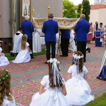 Boże Ciało w Radomsku. Z powodu epidemii procesje wokół kościołów