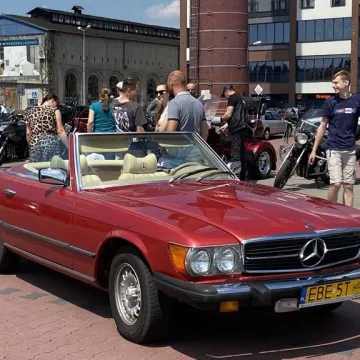 Klasyki zaparkowały w Radomsku. Trwa Auto-Moto Weteran 5