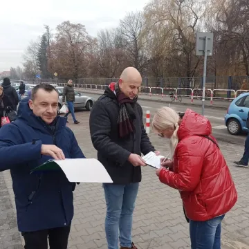 Refundacja dla in vitro. Platforma Obywatelska zbiera podpisy w Radomsku