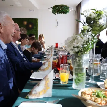 Świąteczne serca otwarte dla innych. Spotkanie PCK w Oranżerii