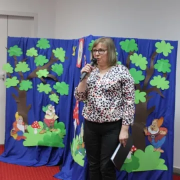 Pasowanie nowych czytelników biblioteki w Radomsku