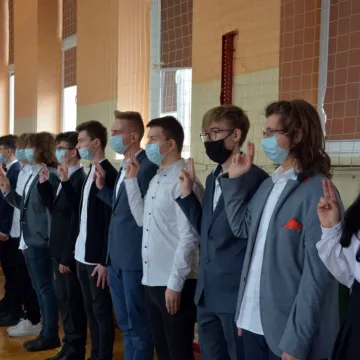 Ślubowanie uczniów przedborskiego liceum