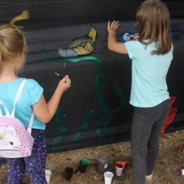 Warsztaty plastyczne „Mania malowania” w plenerze