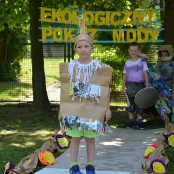 Dzieci z przedszkola na 10 w Radomsku znają się na modzie - ekologicznej