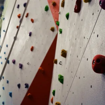 Nowa ścianka wspinaczkowa w Powiatowej Hali Sportowej w Radomsku