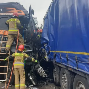 Jedna ofiara śmiertelna po zderzeniu czterech ciężarówek na autostradzie  A1