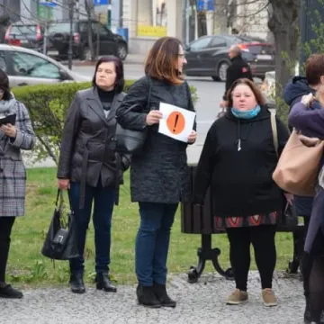 Wiec poparcia dla strajkujących nauczycieli w Radomsku