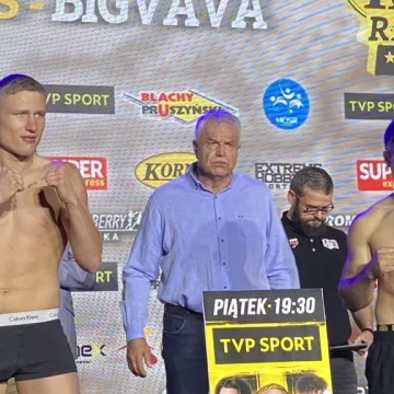 Ceremonia ważenia zawodników przed galą Korner Radomsko Boxing Night
