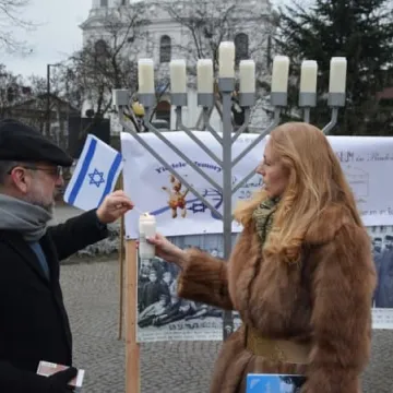Zapalili chanukowe świece na placu 3 Maja w Radomsku
