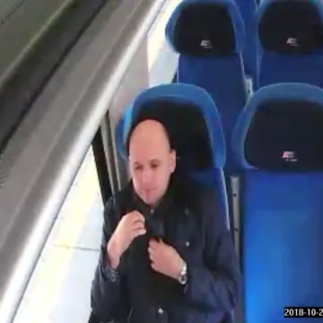 Przywłaszczył plecak w pociągu