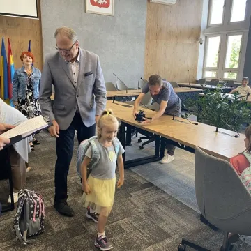 Gotowi do szkoły. Pierwszoklasiści otrzymali szkolne wyprawki