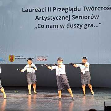 Taniec, teatr i radość życia: Sukces seniorów z Uniwersytetu Trzeciego Wieku „Wiem Więcej” na Gali Silver Rose 2024