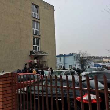 Alarm bombowy w radomszczańskiej skarbówce
