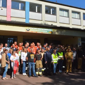 Ewakuacja ZSP 1 w Radomsku. Był pożar, strzały i osoby ranne