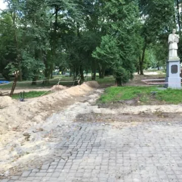 Trwają prace rewitalizacyjne w parku Świętojańskim