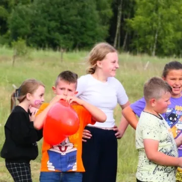 Strażacki piknik rodzinny w Dąbrówce zintegrował mieszkańców
