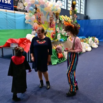 „Witajcie w naszej bajce”. Karnawałowy bal PCPR w Radomsku