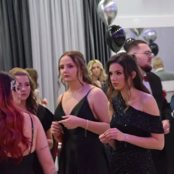 Szampańska zabawa studniówkowa ZSE w Radomsku